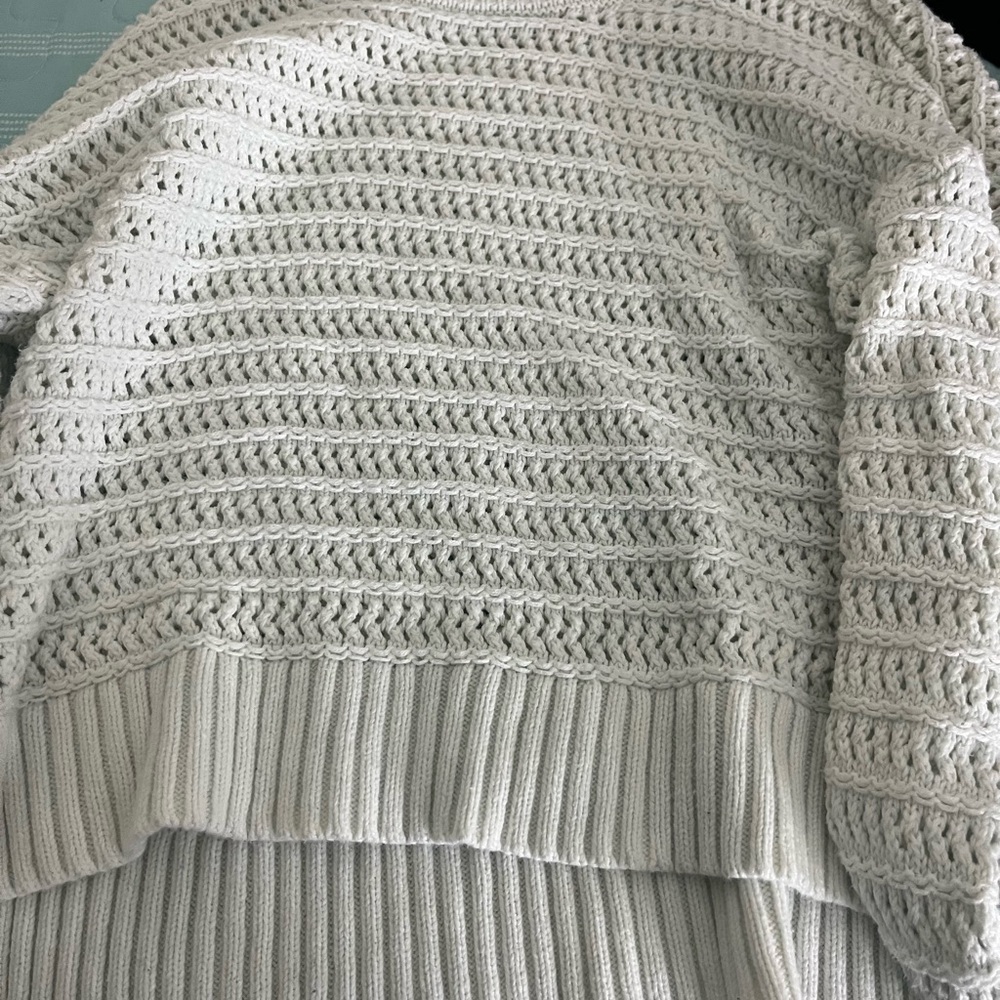 Aeropostale White Sweatshirt with Textured Knit Design